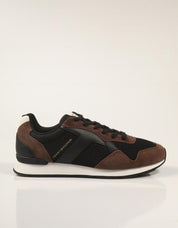ZAPATILLAS TOMMY HILFIGER CORE MIX RUNNER BROWN FM0FM06001 en color Negro