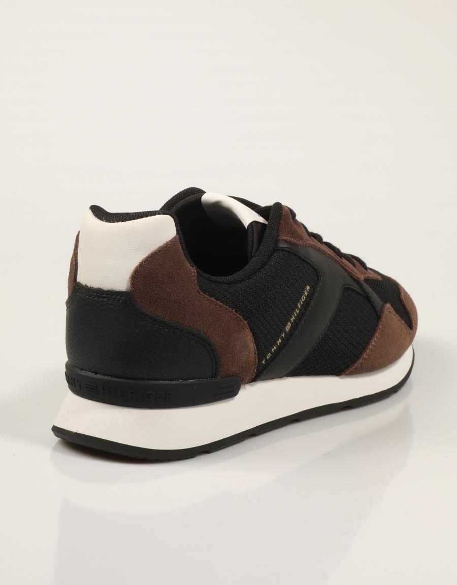 ZAPATILLAS TOMMY HILFIGER CORE MIX RUNNER BROWN FM0FM06001 en color Negro