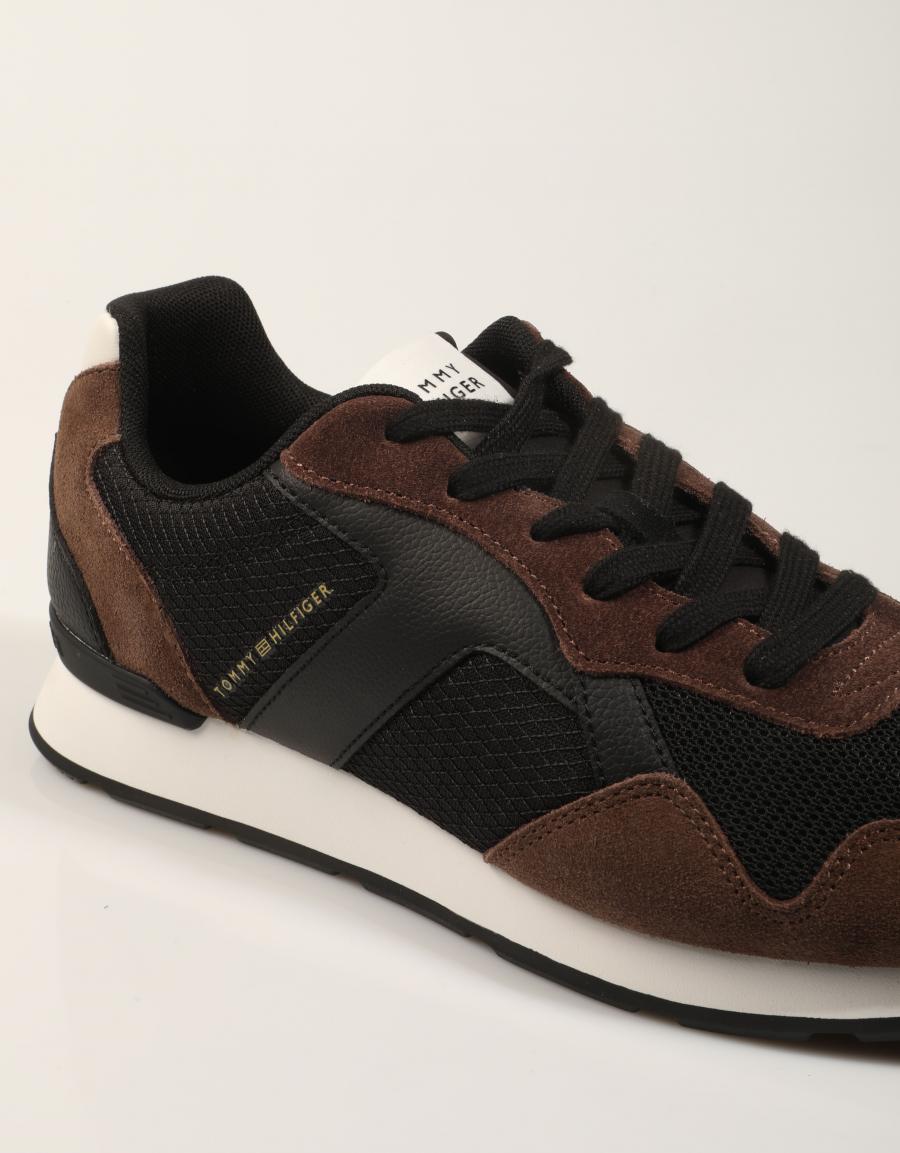 ZAPATILLAS TOMMY HILFIGER CORE MIX RUNNER BROWN FM0FM06001 en color Negro
