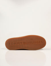 ZAPATILLAS TOMMY HILFIGER ICON COURT L.SUEDE ECRU FW0FW09593 en color Beige