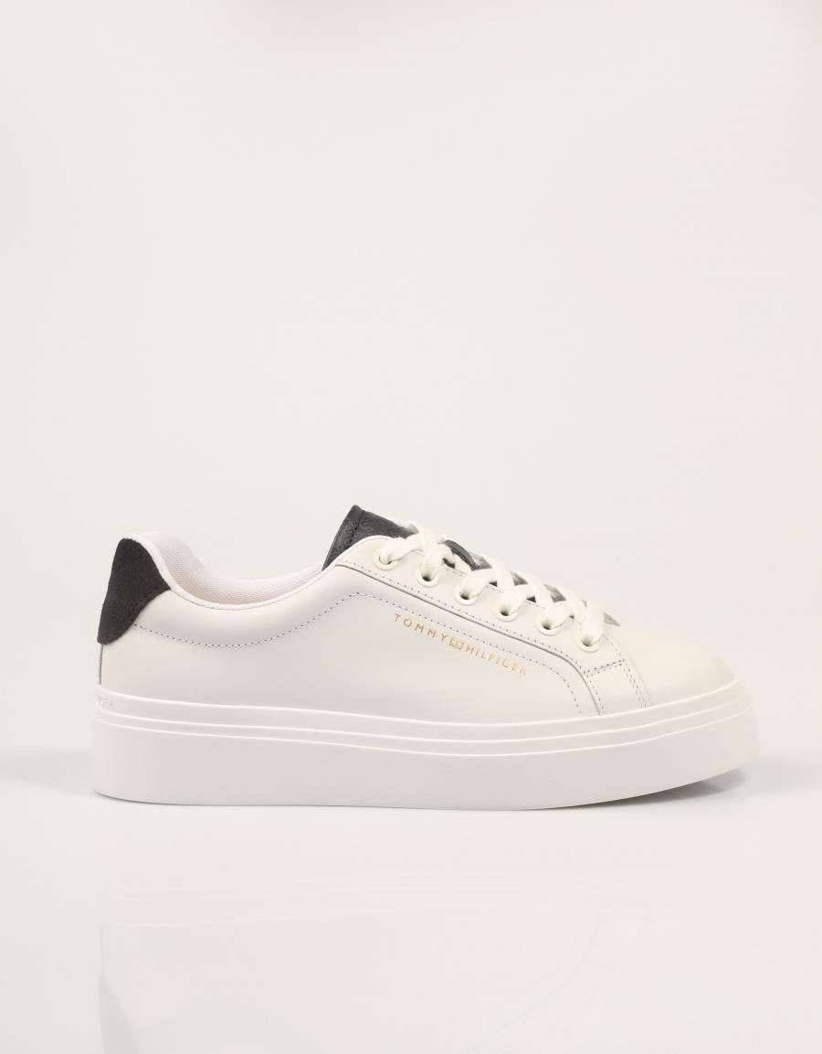 ZAPATILLAS TOMMY HILFIGER FEMININE PLATFORM ECRU FW0FW09594 en color Blanco