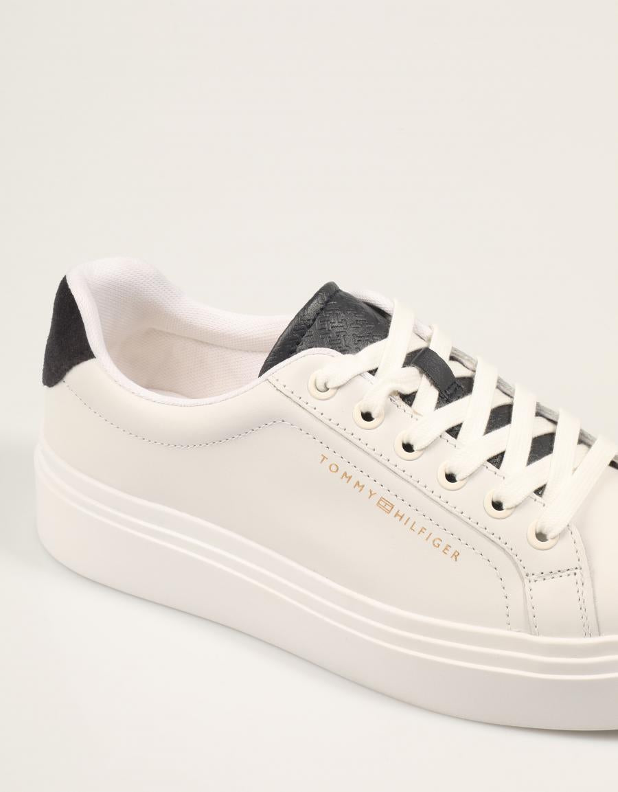 ZAPATILLAS TOMMY HILFIGER FEMININE PLATFORM ECRU FW0FW09594 en color Blanco