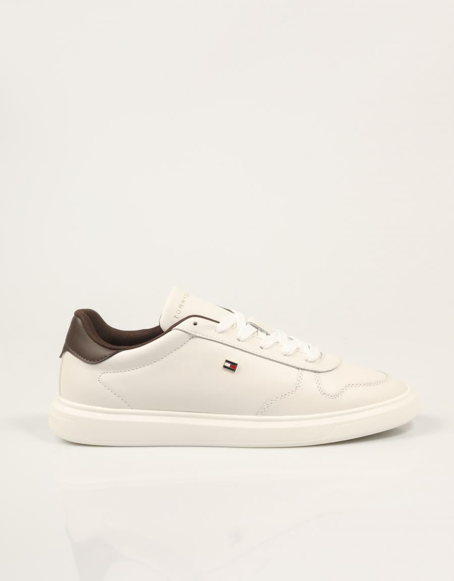 ZAPATILLAS TOMMY HILFIGER TH ICON COURT LIGHT ECRU FW0FW09601 en color Blanco
