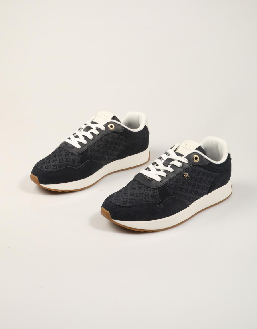 ZAPATILLAS TOMMY HILFIGER RUNNER MONOGRAM BLUE FW0FW09620 en color Azul marino