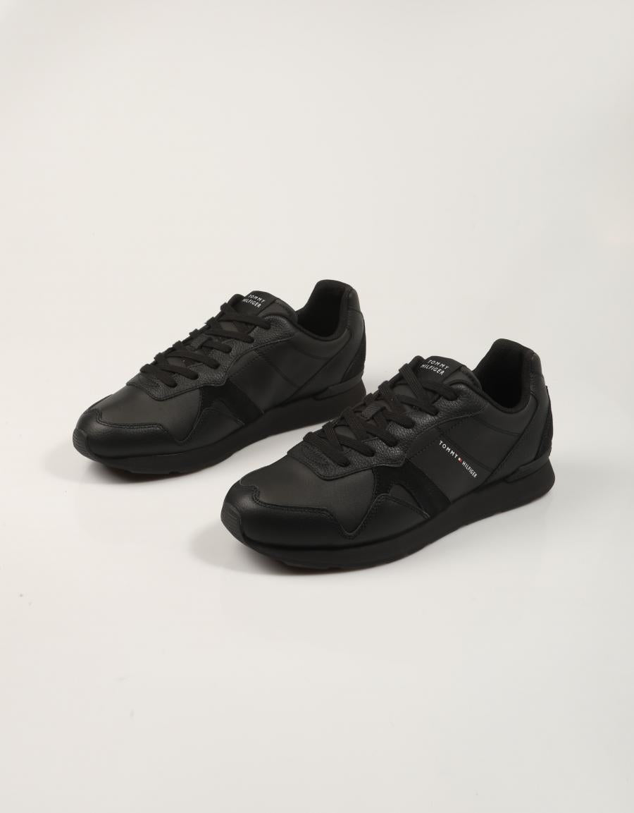 ZAPATILLAS TOMMY HILFIGER CORE LTH RUNNER BLACK FM0FM06002 en color Negro
