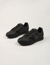 ZAPATILLAS TOMMY HILFIGER CORE LTH RUNNER BLACK FM0FM06002 en color Negro