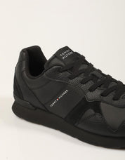 ZAPATILLAS TOMMY HILFIGER CORE LTH RUNNER BLACK FM0FM06002 en color Negro