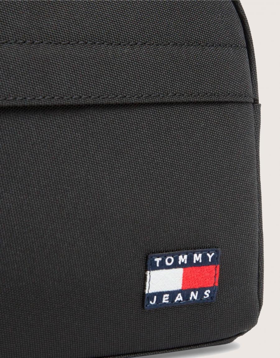 NECESER TOMMY HILFIGER DAILY WASHBAG BLACK AM0AM14633 en color Negro