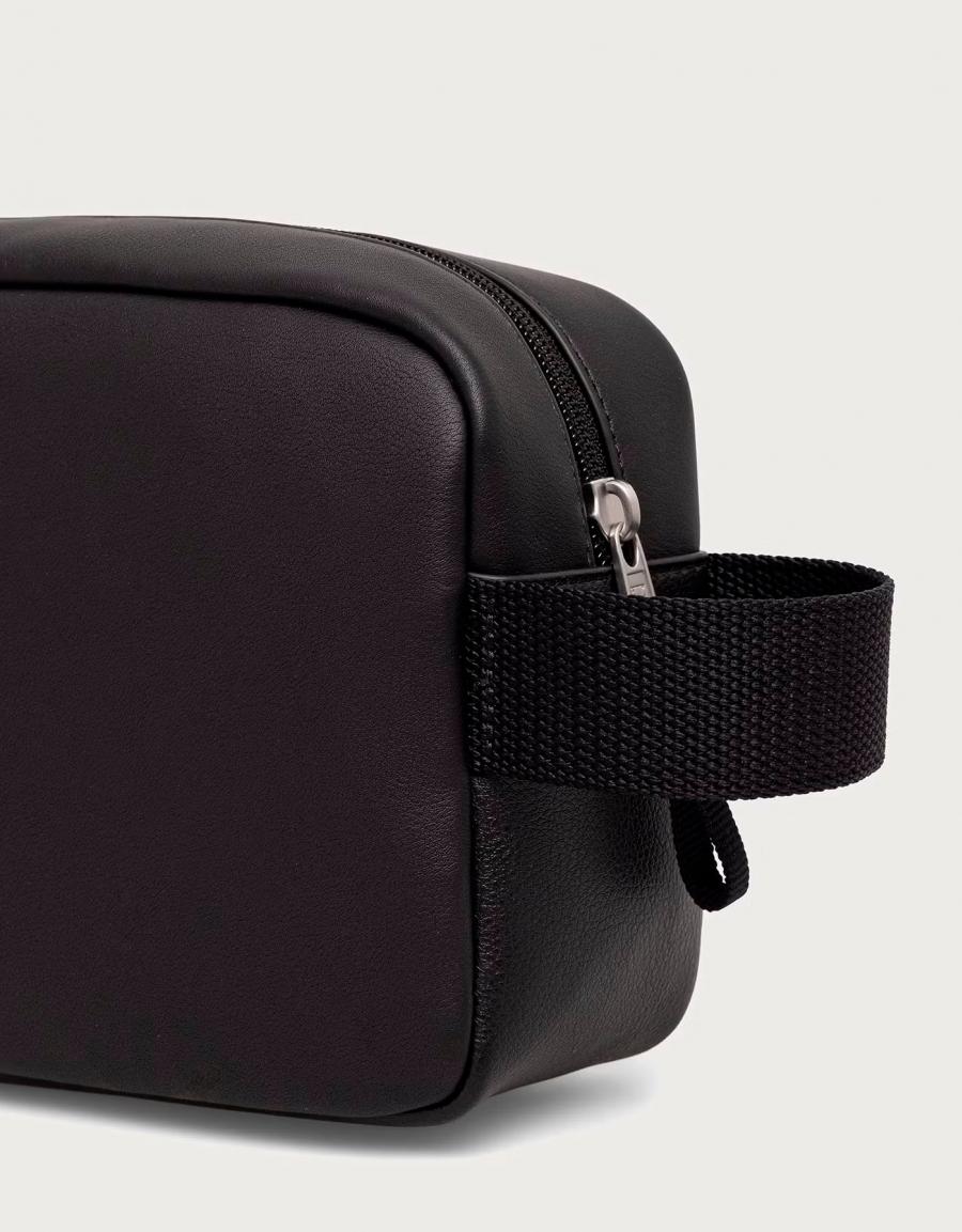 NECESER TOMMY HILFIGER DAILY WASHBAG BLACK AM0AM14634 en color Negro