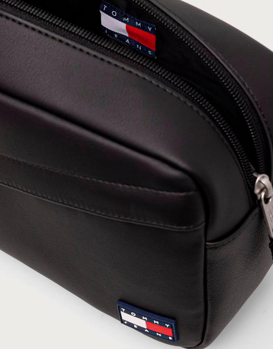 NECESER TOMMY HILFIGER DAILY WASHBAG BLACK AM0AM14634 en color Negro