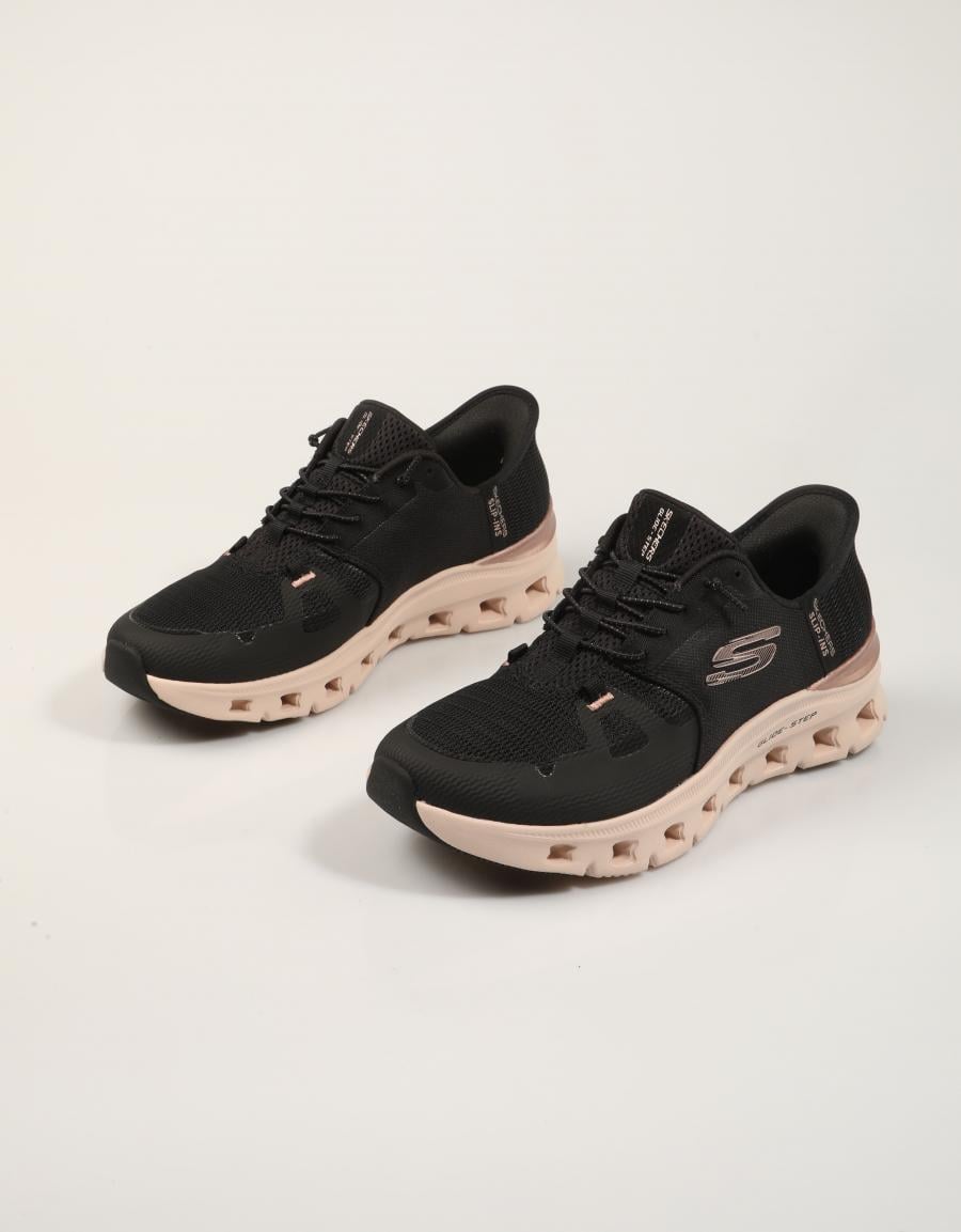 ZAPATILLAS SKECHERS SLIP INS GLIDE STEP BLACK 150438 en color Negro