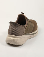 ZAPATILLAS SKECHERS SLIP INS RELAXED KHAKI 210889 en color Kaki