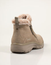 BOTINES SKECHERS RELAXED FIT TAUPE 167862 en color Taupe