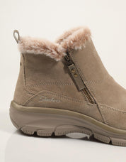 BOTINES SKECHERS RELAXED FIT TAUPE 167862 en color Taupe