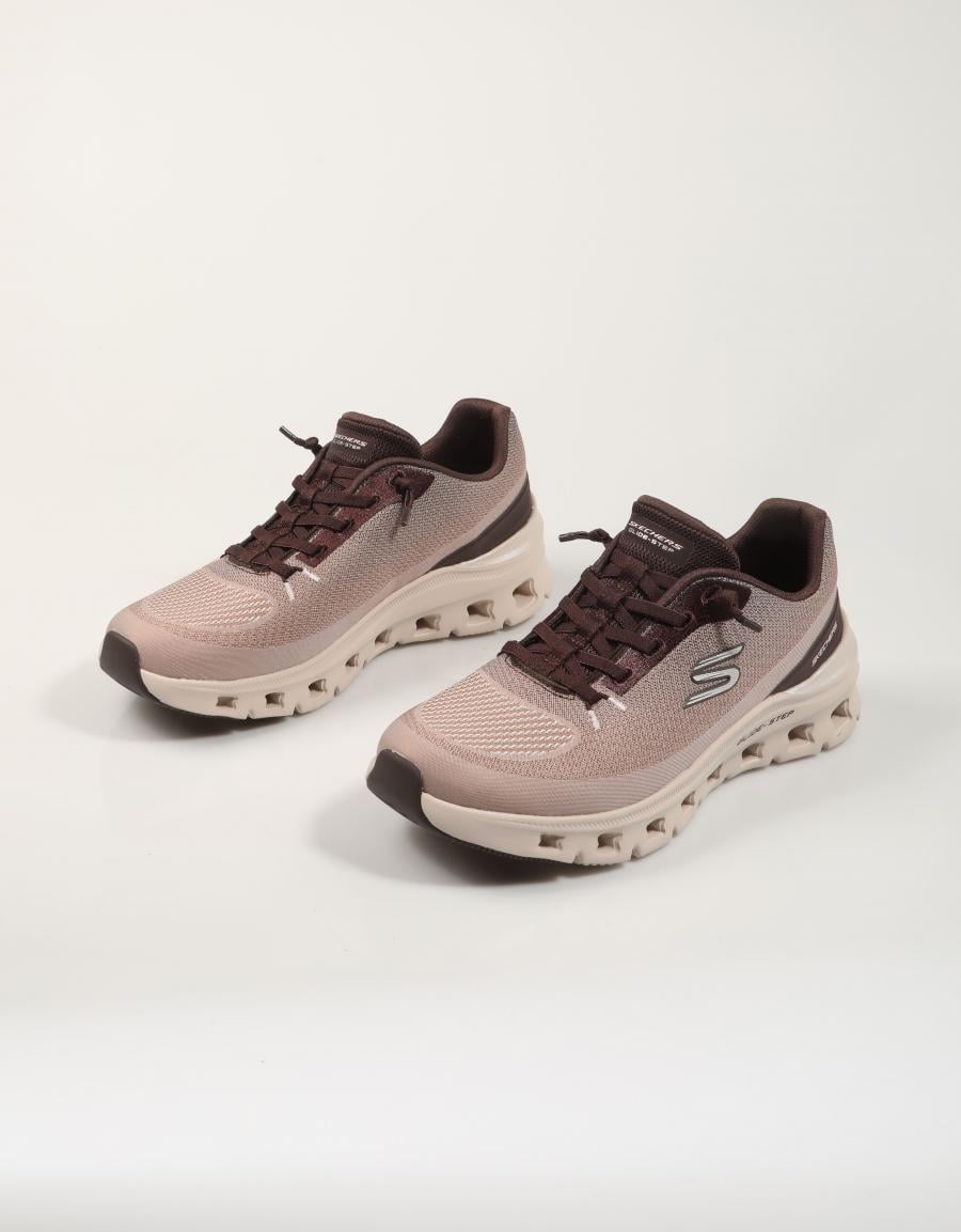 ZAPATILLAS SKECHERS GLIDE STEP BROWN 150437 en color Marron