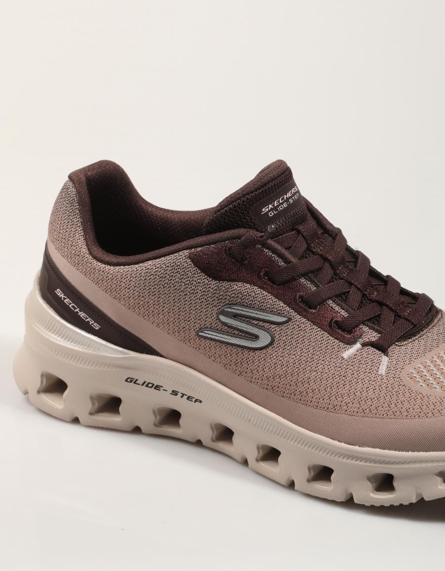 ZAPATILLAS SKECHERS GLIDE STEP BROWN 150437 en color Marron