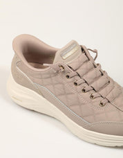 ZAPATILLAS SKECHERS SLIP INS TAUPE 150413 en color Taupe