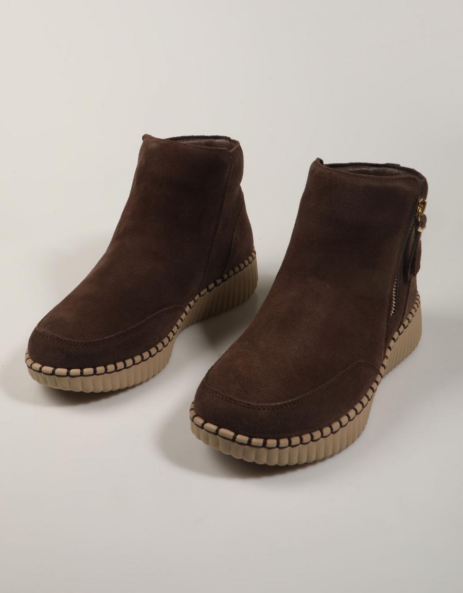 BOTINES SKECHERS RELAXED FIT CHOOLATE 169086 en color Marron