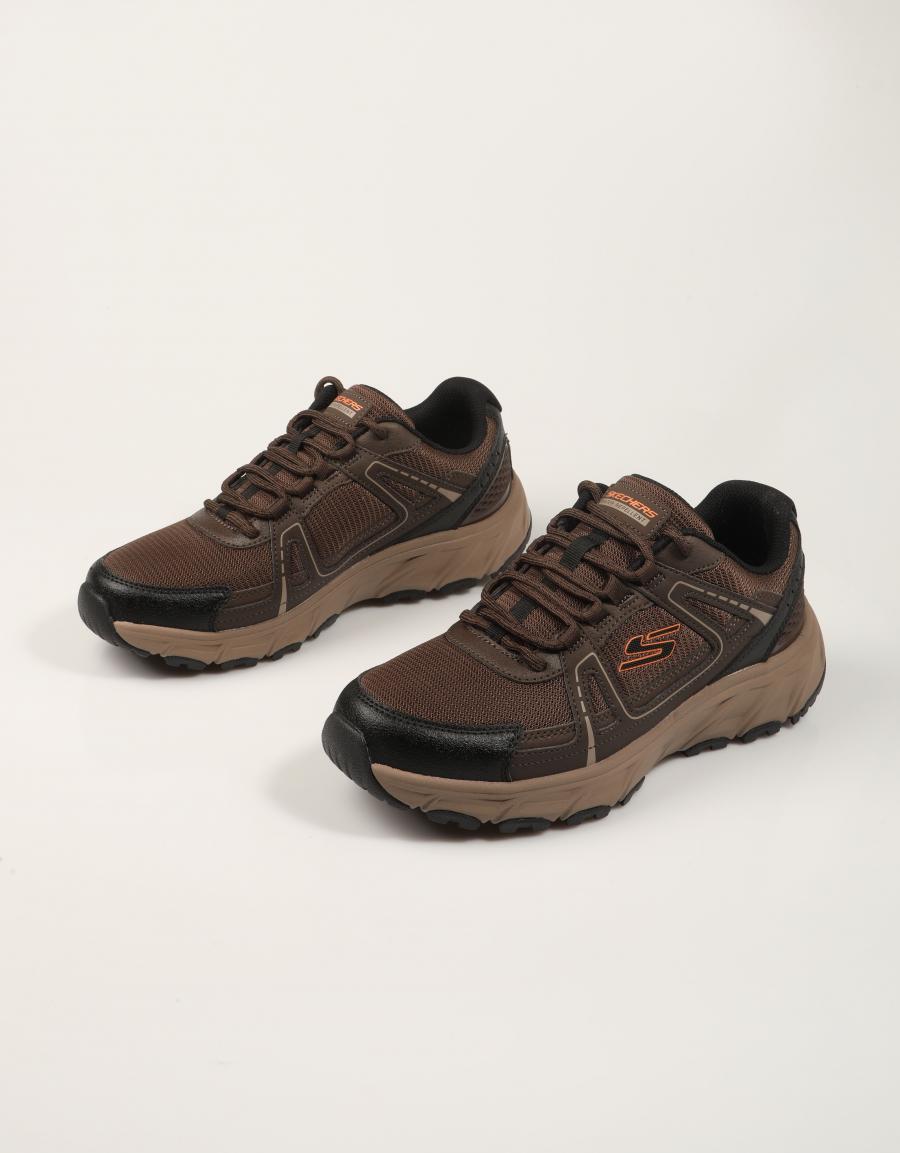 ZAPATILLAS SKECHERS HILLCREST BROWN 237806 en color Marron