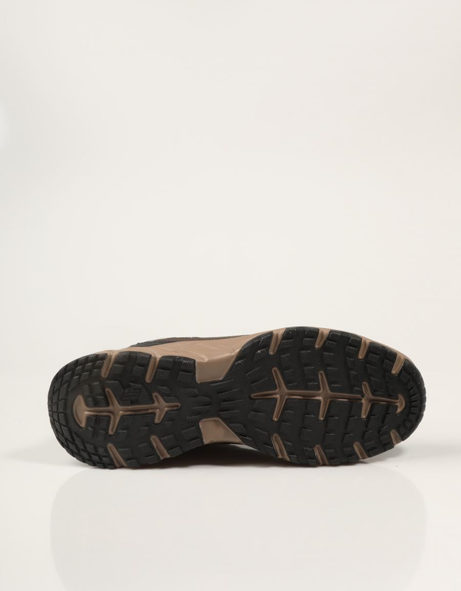 ZAPATILLAS SKECHERS HILLCREST BROWN 237806 en color Marron