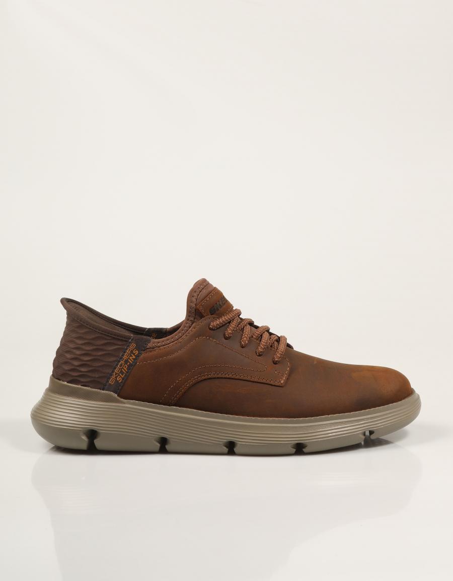 ZAPATOS SKECHERS SLIP INS DARK BROWN 205046 en color Marron