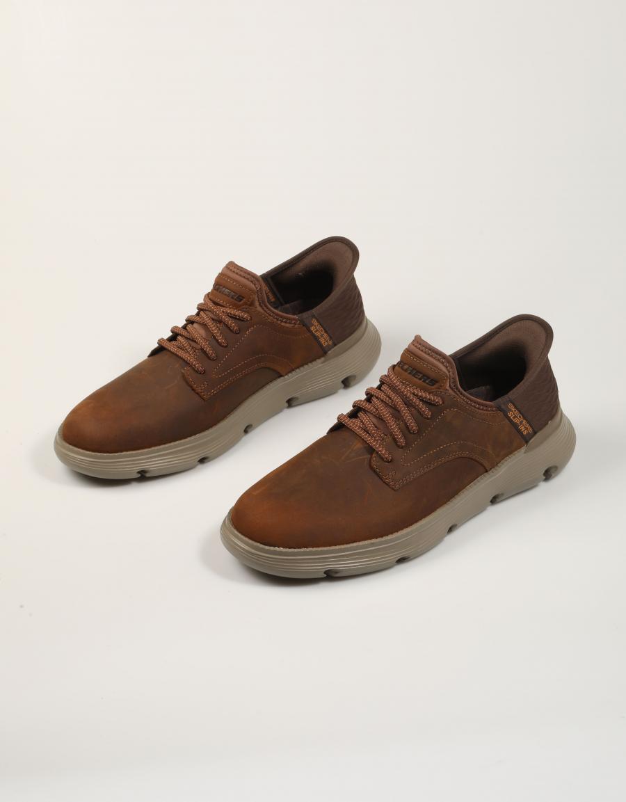 ZAPATOS SKECHERS SLIP INS DARK BROWN 205046 en color Marron