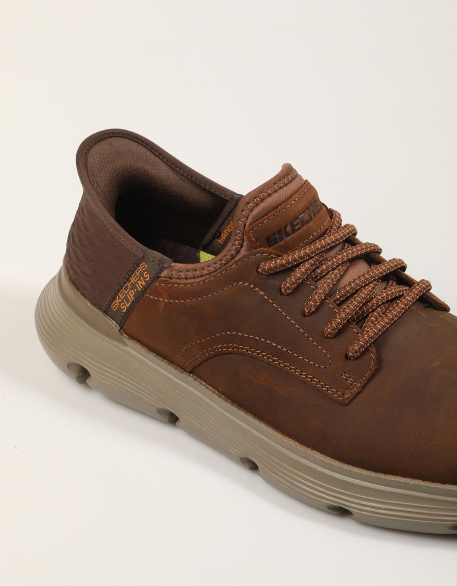 ZAPATOS SKECHERS SLIP INS DARK BROWN 205046 en color Marron