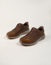 ZAPATOS SKECHERS ARCH FIT DARK BROWN 205656 en color Marron