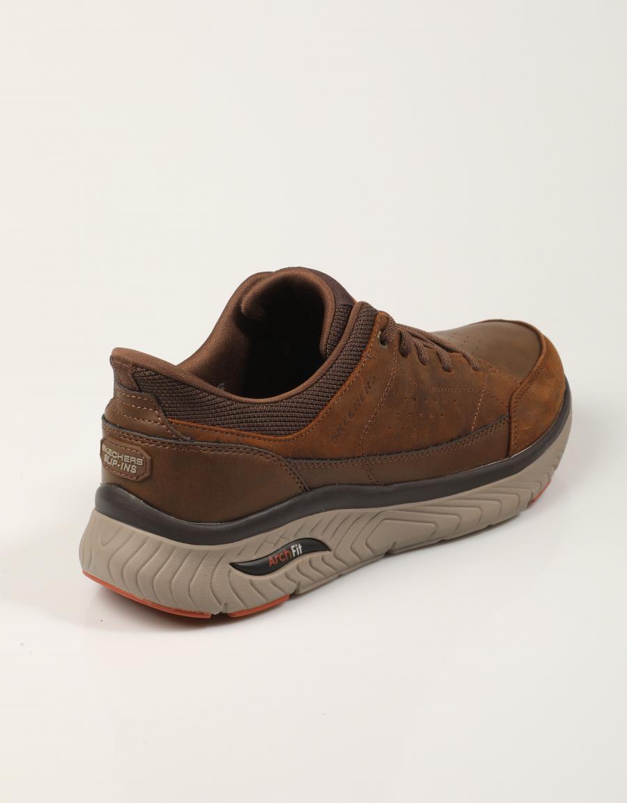 ZAPATOS SKECHERS ARCH FIT DARK BROWN 205656 en color Marron