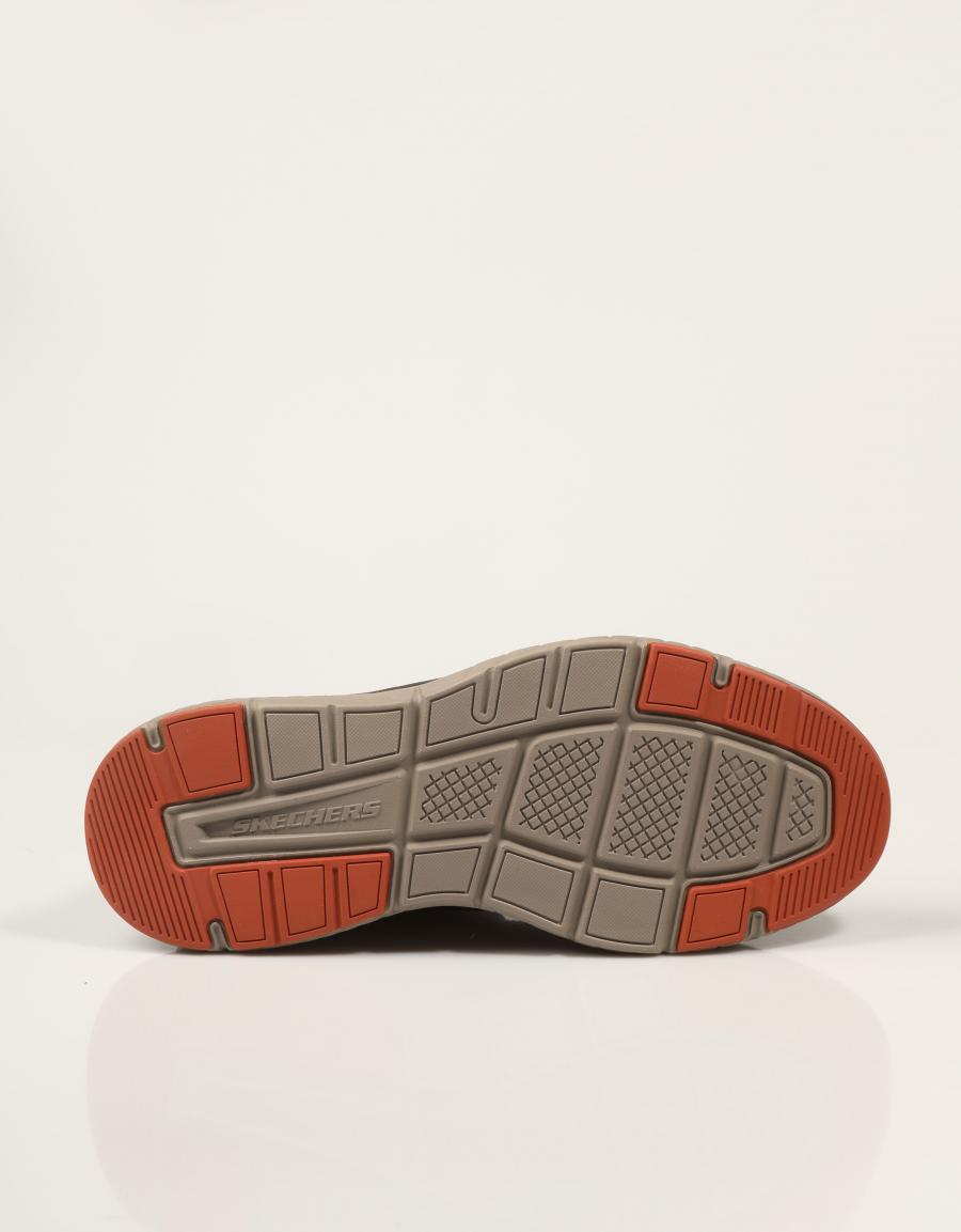 ZAPATOS SKECHERS ARCH FIT DARK BROWN 205656 en color Marron