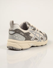 ZAPATILLAS ASICS GEL NUOBIKI GREY 1203A536 en color Gris
