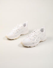ZAPATILLAS ASICS GEL NUOBIKI WHITE 1203A597 en color Blanco
