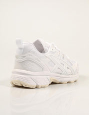 ZAPATILLAS ASICS GEL NUOBIKI WHITE 1203A597 en color Blanco