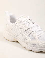 ZAPATILLAS ASICS GEL NUOBIKI WHITE 1203A597 en color Blanco