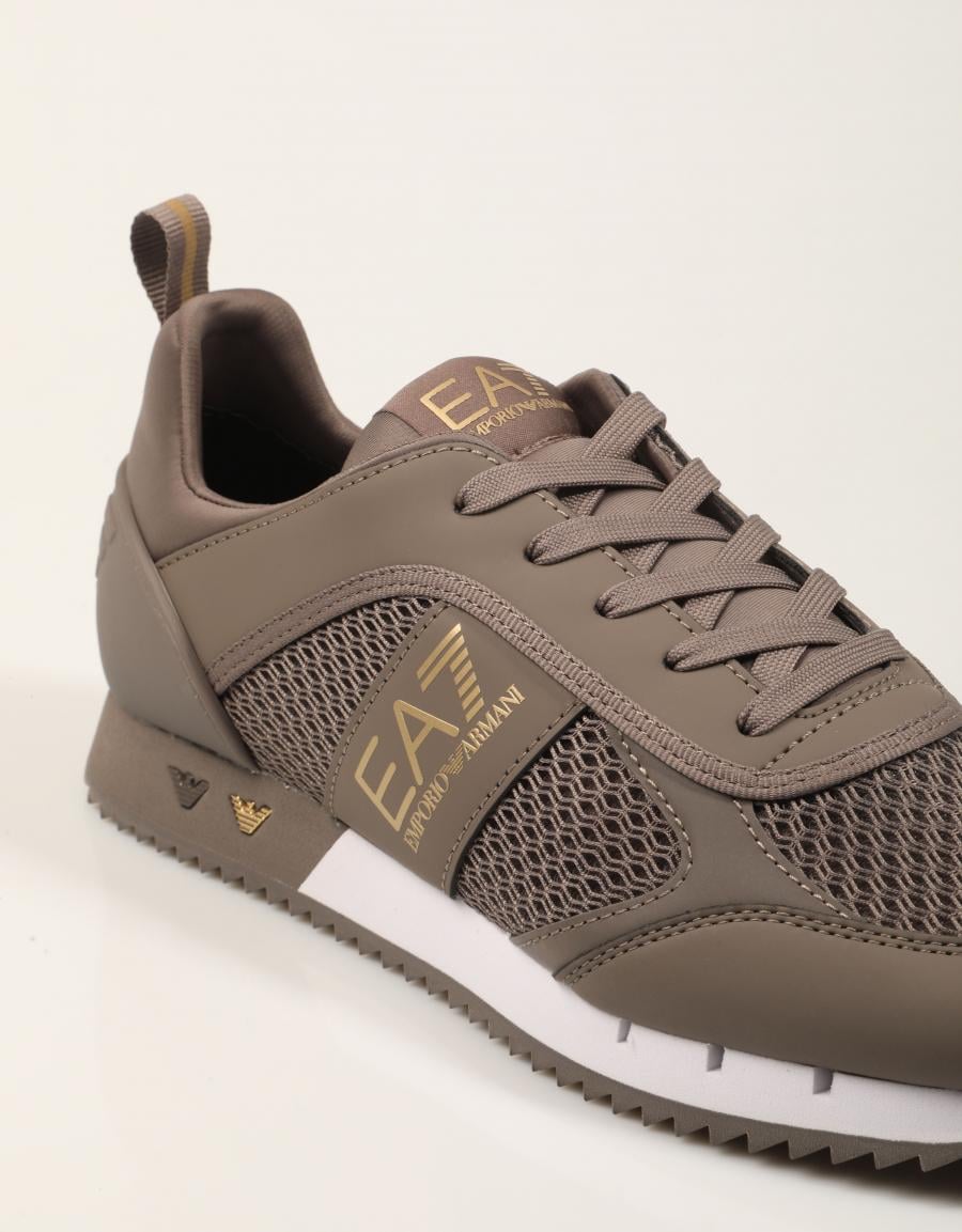 ZAPATILLAS ARMANI EA7 SNEAKER NAVY AF18610 FALCON GOLD en color Marron