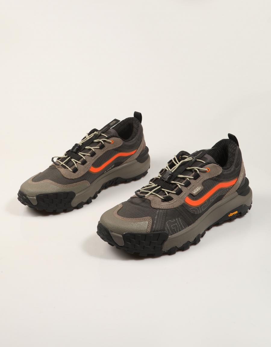 ZAPATILLAS VANS CROSSPATH XC BLACK/ORANGE VN000DAM en color Marron