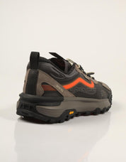 ZAPATILLAS VANS CROSSPATH XC BLACK/ORANGE VN000DAM en color Marron