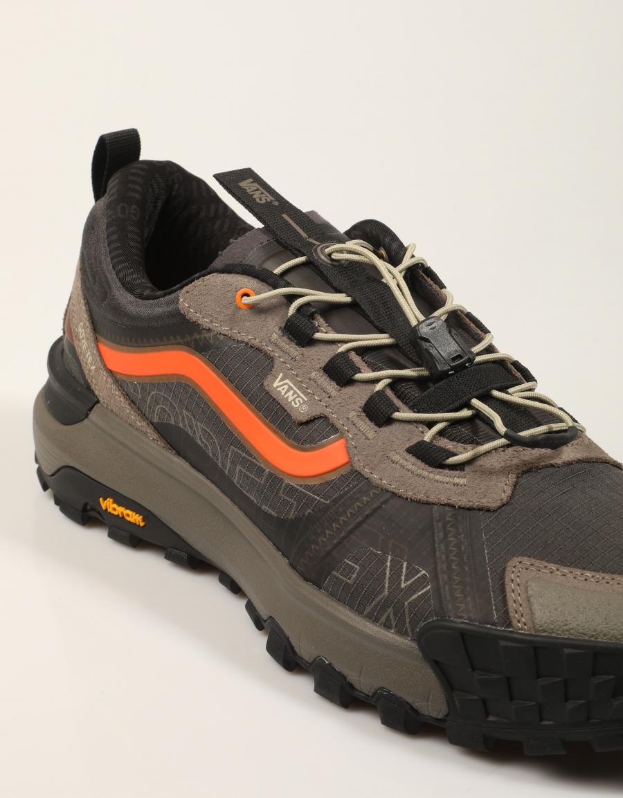 ZAPATILLAS VANS CROSSPATH XC BLACK/ORANGE VN000DAM en color Marron
