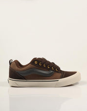 ZAPATILLAS VANS KNU SKOOL BROWN VN000D22 en color Marron