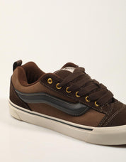 ZAPATILLAS VANS KNU SKOOL BROWN VN000D22 en color Marron