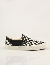 ZAPATILLAS VANS SLIP ON WHITE/BLACK en color Negro