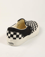 ZAPATILLAS VANS SLIP ON WHITE/BLACK en color Negro