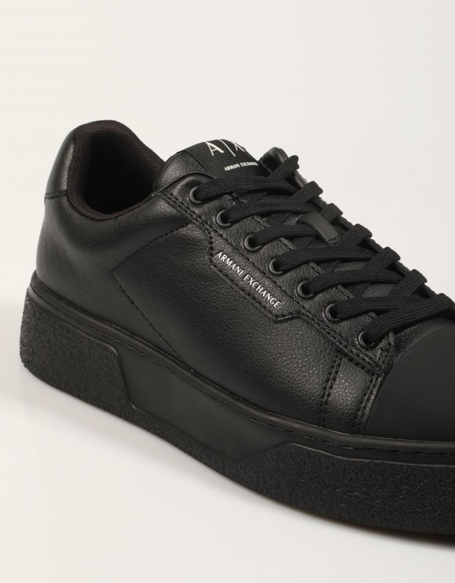 ZAPATILLAS ARMANI EXCHANGE LION BLACK AF31308 en color Negro