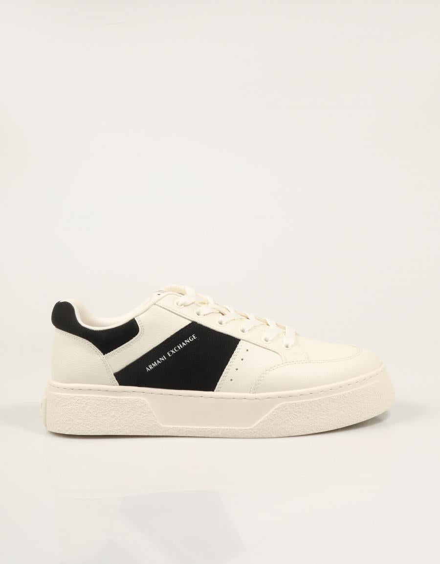ZAPATILLAS ARMANI EXCHANGE LION MINI OFF WHITE AF17540 en color Blanco