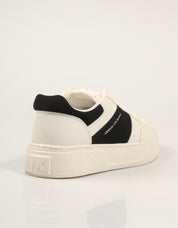 ZAPATILLAS ARMANI EXCHANGE LION MINI OFF WHITE AF17540 en color Blanco