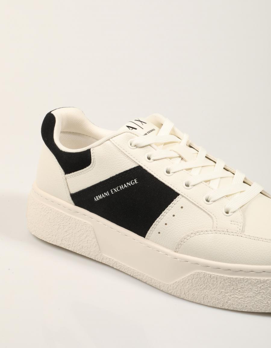 ZAPATILLAS ARMANI EXCHANGE LION MINI OFF WHITE AF17540 en color Blanco