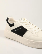 ZAPATILLAS ARMANI EXCHANGE LION MINI OFF WHITE AF17540 en color Blanco