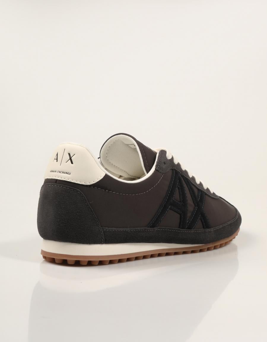 ZAPATILLAS ARMANI EXCHANGE LOWER NYLON LICORICE AF27477 en color Marron