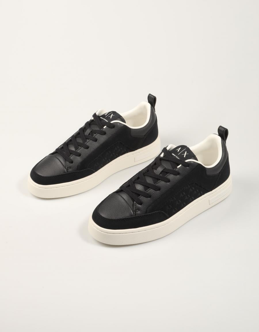 ZAPATILLAS ARMANI EXCHANGE LONDON DEEP NAVY XM003388 en color Azul marino