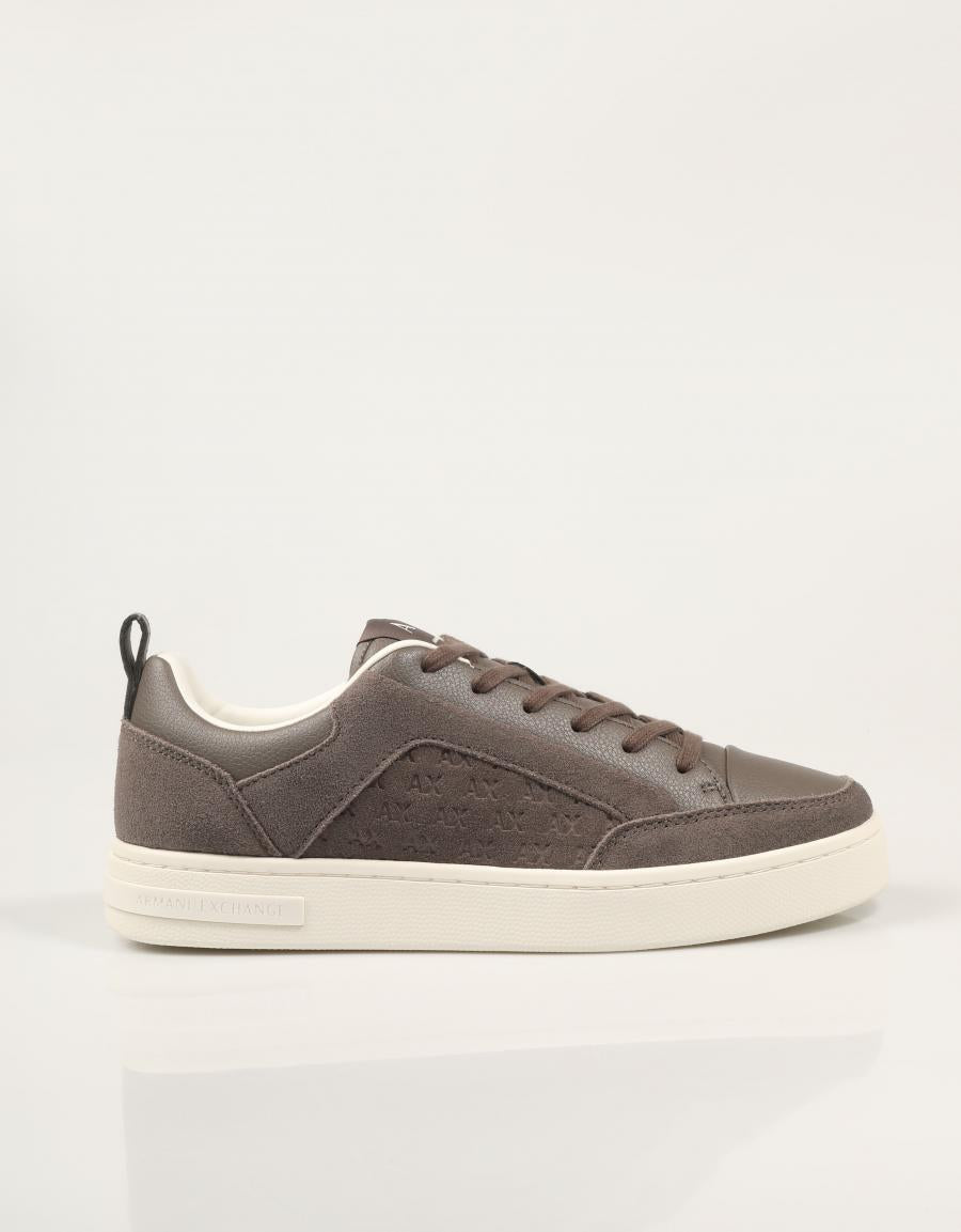 ZAPATILLAS ARMANI EXCHANGE LONDON FALCON XM003388 en color Marron